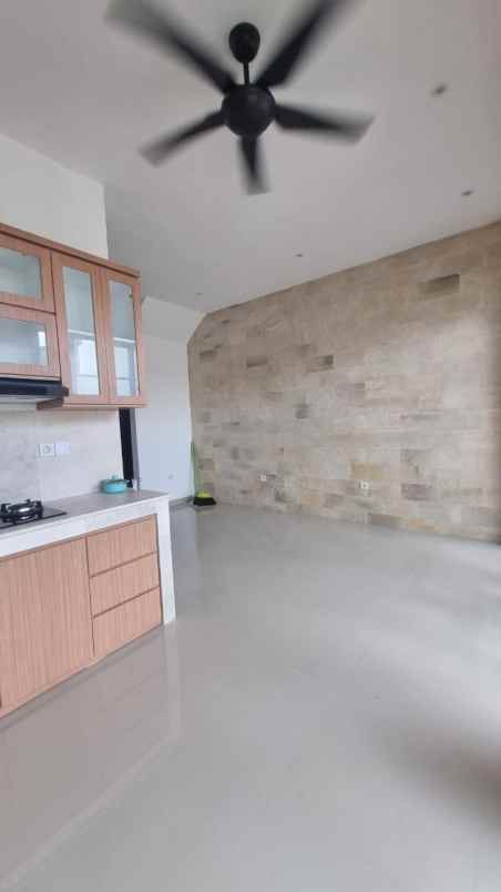 dijual villa baru lantai 2 pererenan