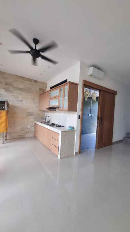 dijual villa baru lantai 2 pererenan