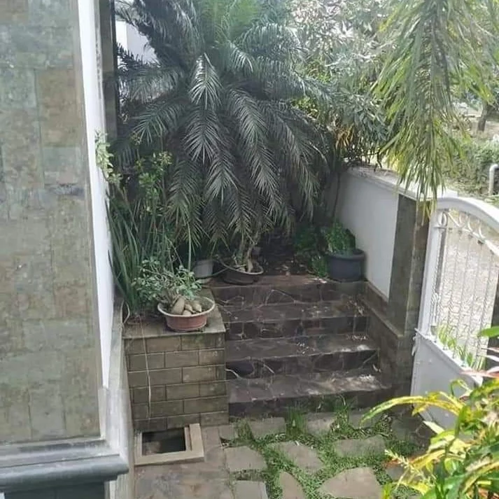 dijual villa batu