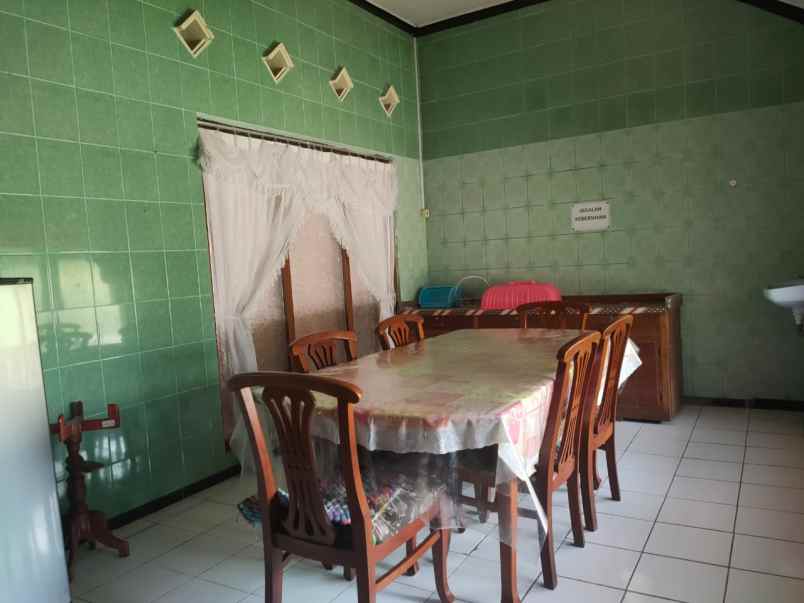 dijual villa bukit berbunga