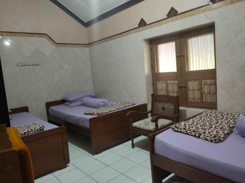 dijual villa bukit berbunga