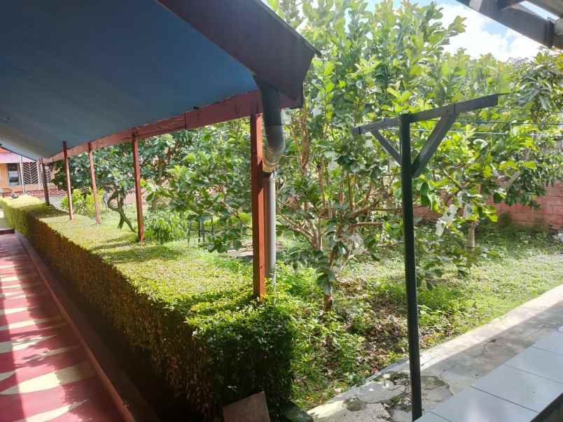 dijual villa bukit berbunga