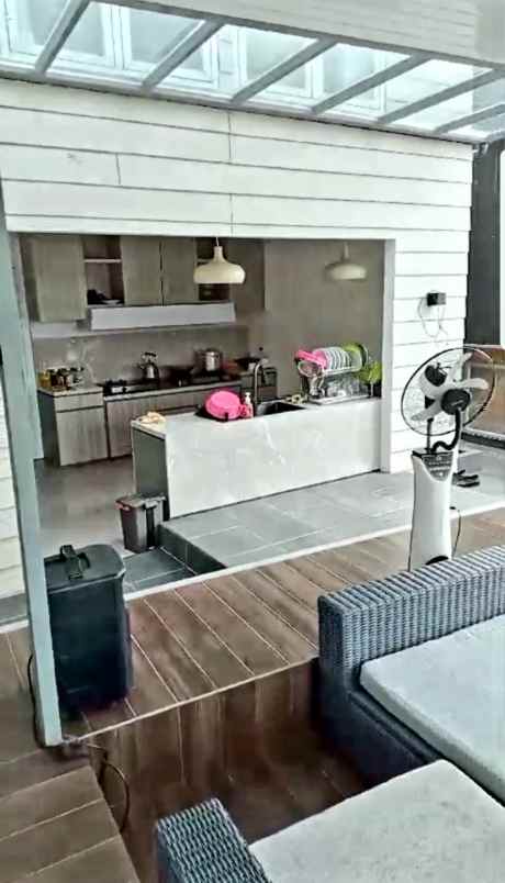 dijual villa jl plered