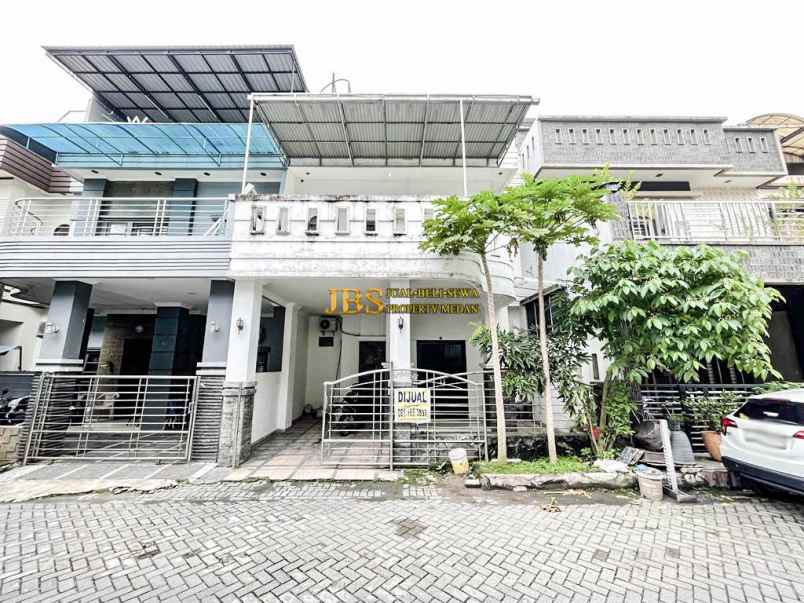 dijual villa komplek cemara asri jalan