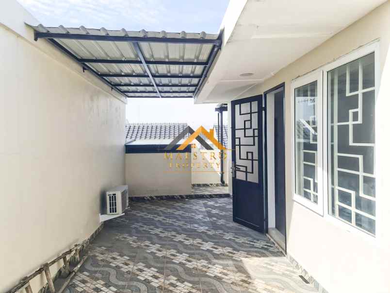 dijual villa komplek citraland gama