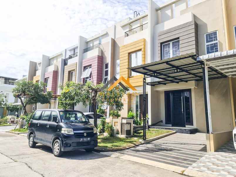 dijual villa komplek citraland gama