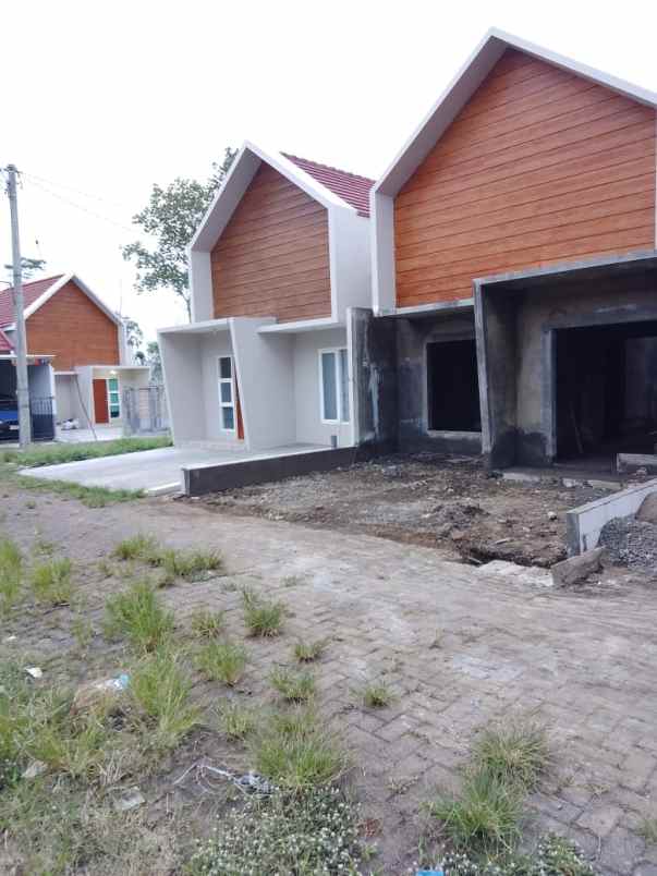 dijual villa sawojajar