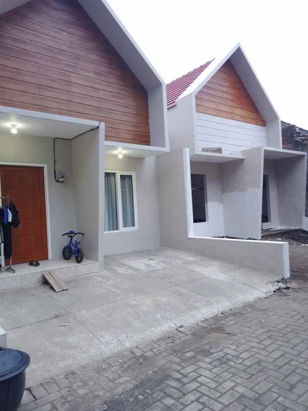 dijual villa sawojajar