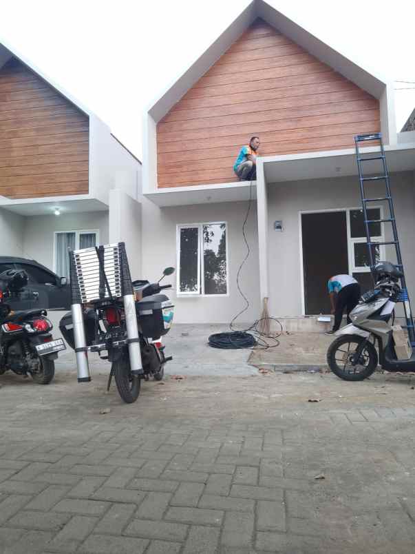 dijual villa sawojajar