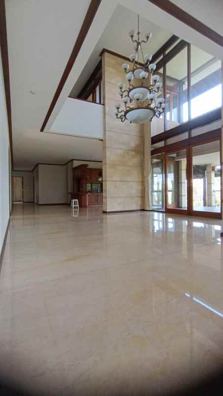 dijual villa setiabudi setia budi