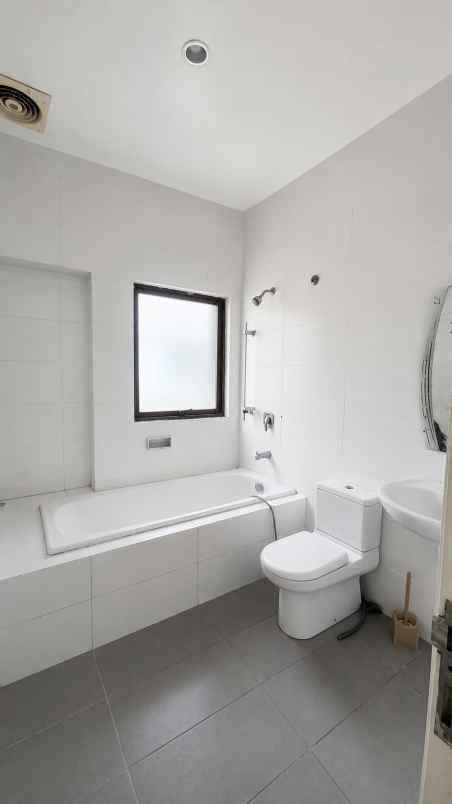 disewakan rumah cluster cassia jgc jakarta