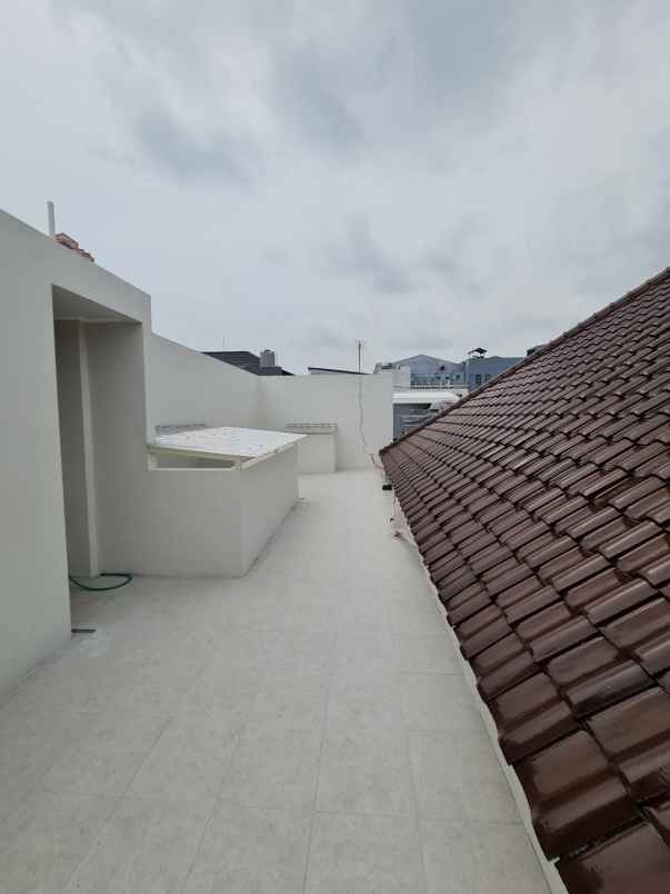 disewakan rumah darmo permai timur