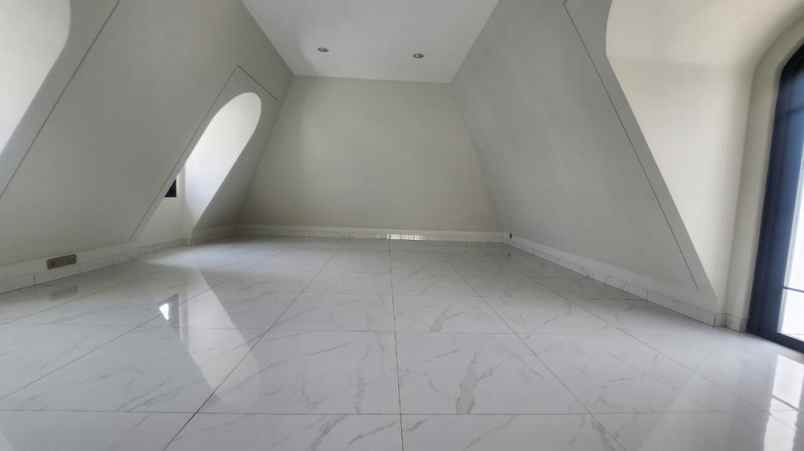 disewakan rumah summarecon crown gading