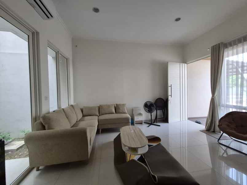 disewakan rumah suvarna sutera cluster