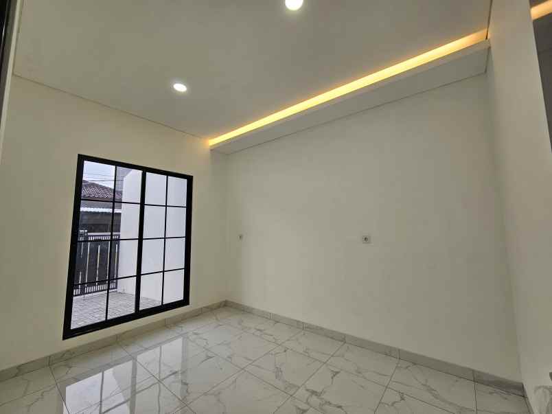 jual rumah baru kav dki meruya utara