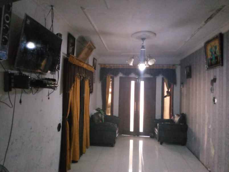 jual rumah lantai 2