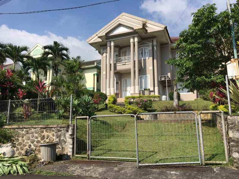 jual rumah mewah di villa puncak trawas sangat bagus