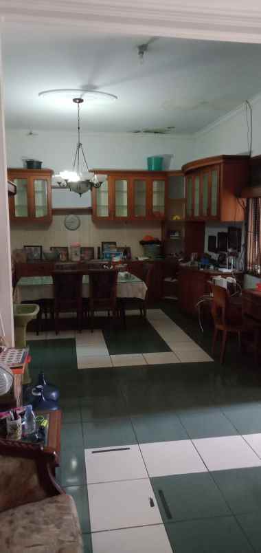 jual rumah tua di kemanggisan