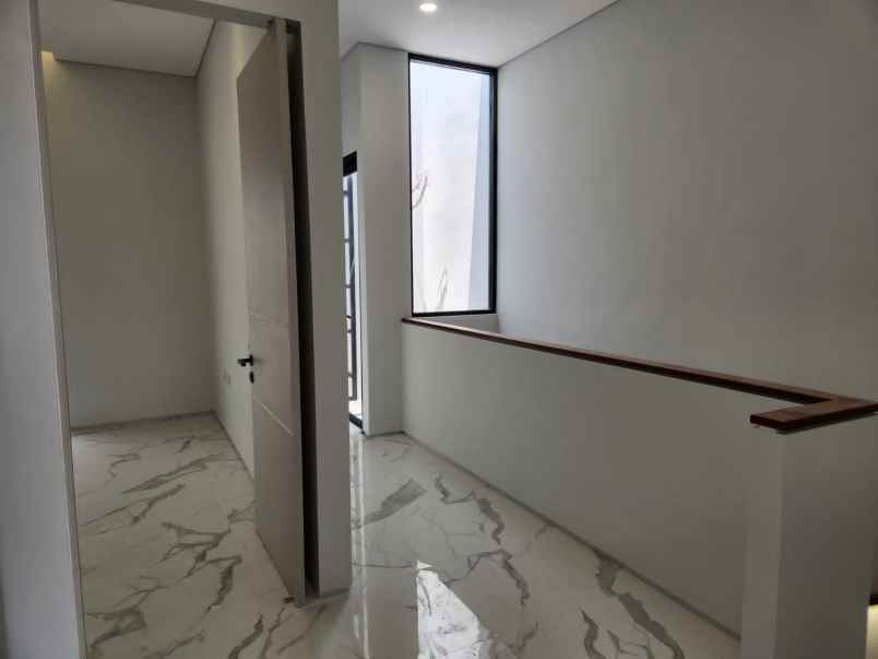 lokasi rungkut mapan rumah modern minimalis siap huni