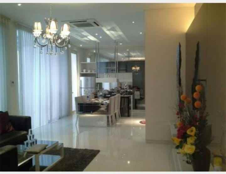 pakuwon indah the mansion full furnish ex rumah contoh