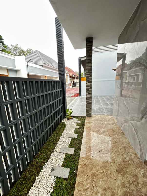 proses finishing dalam klaster dekat kampus uii jakal