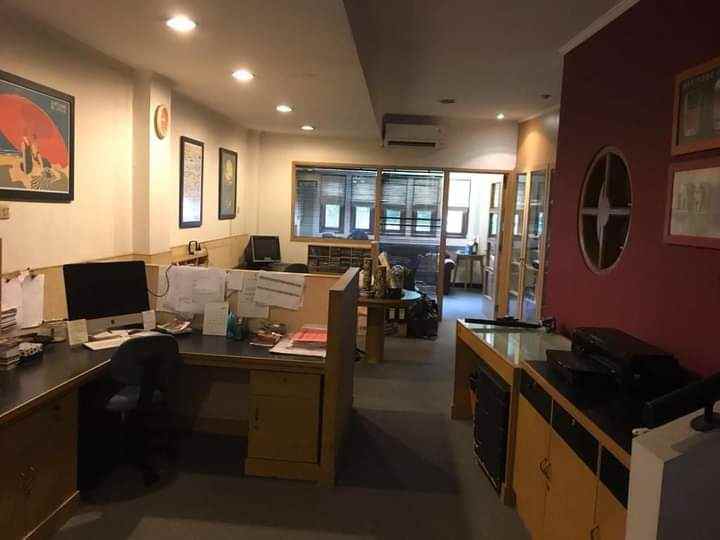 ruko gudang kantor radio dalam