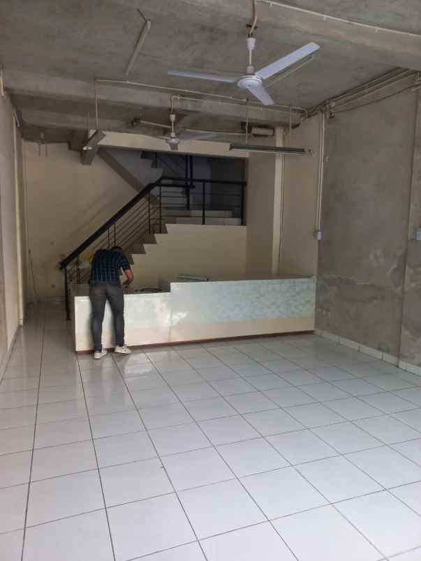 ruko siap pakai di pasar modern land tangerang