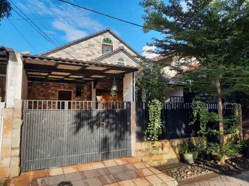 rumah 1 5 lantai dalam komplek sektor 5 bintaro jaya