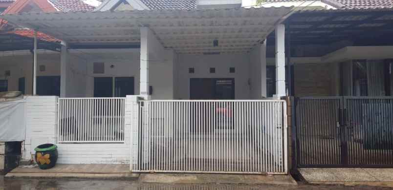 rumah 1 5 lantai siap huni taman pondok indah wiyung