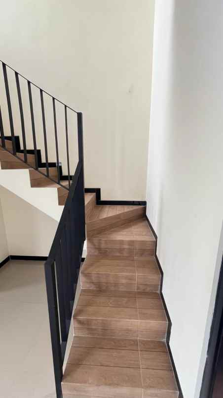 rumah 2 lantai cluster modern di malang