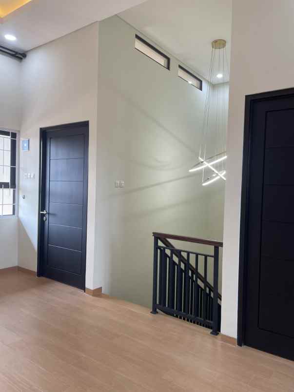 rumah 2 lantai dalam cluster di kukusan depok