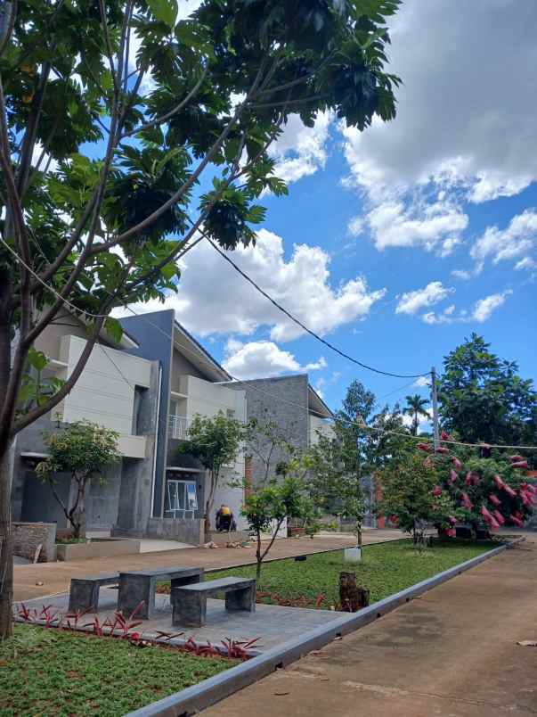 rumah 2 lantai di timur jakarta cibubur