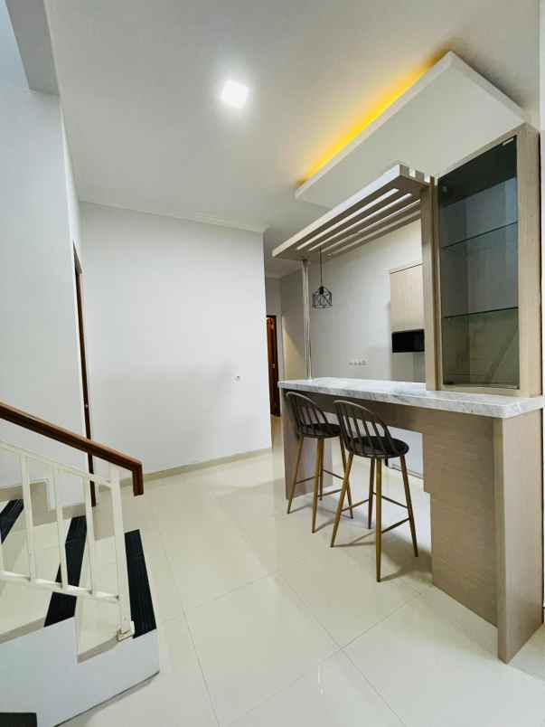 rumah 2 lantai full furnish di godean km 7 5