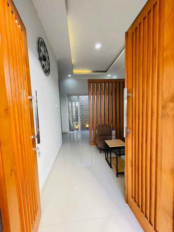 rumah 2 lantai full furnish di godean km 7 5