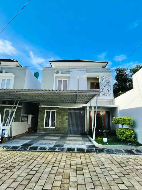 rumah 2 lantai full furnish di godean km 7 5