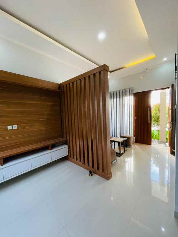 rumah 2 lantai full furnish di godean km 7 5