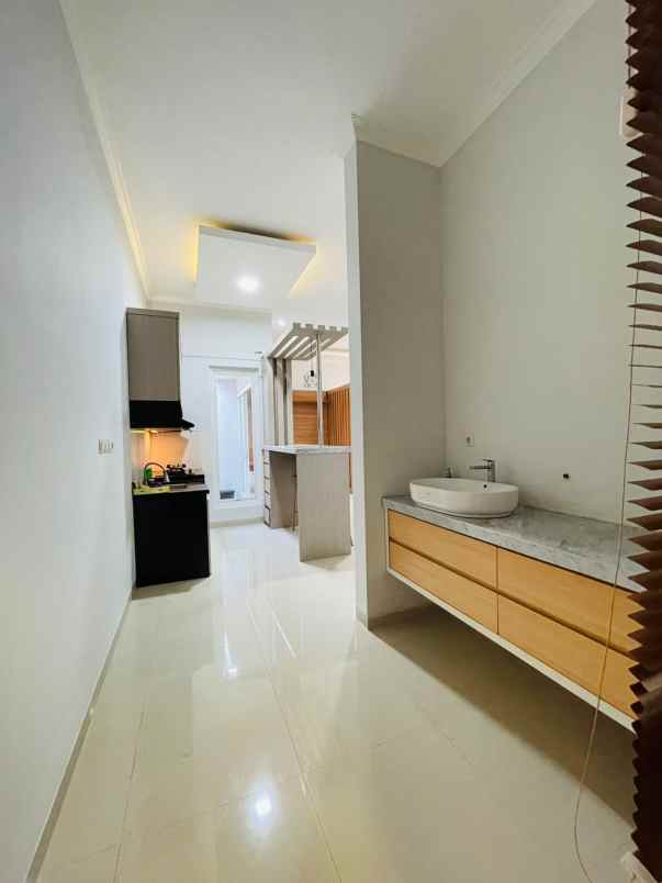 rumah 2 lantai full furnish di godean km 7 5