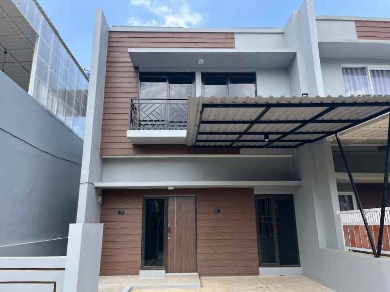 rumah 2 lantai minimalis di dekat kota cimahi