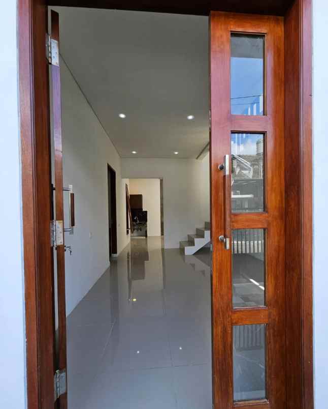 rumah 2 lantai modern lokasi strategis dekat suhat