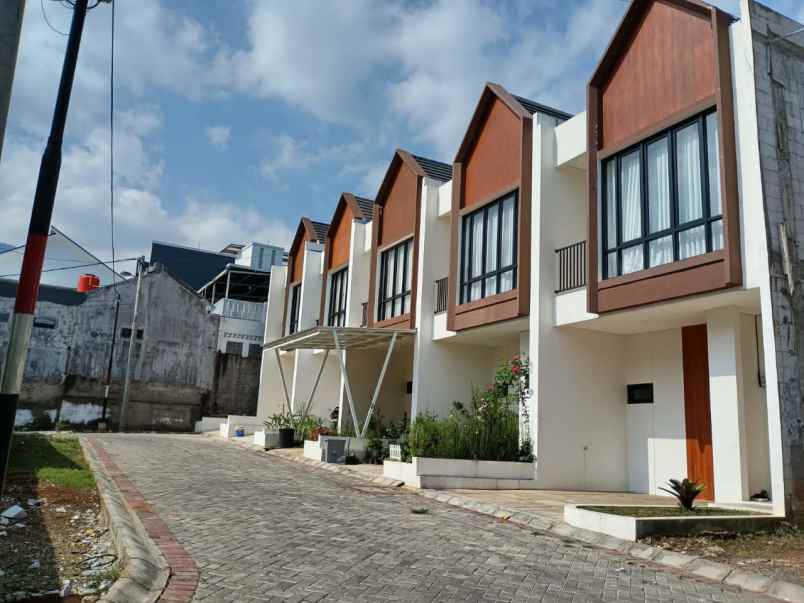 rumah 2 lantai nuansa villa di kodya bandung