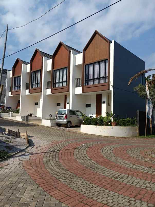 rumah 2 lantai nuansa villa di kodya bandung