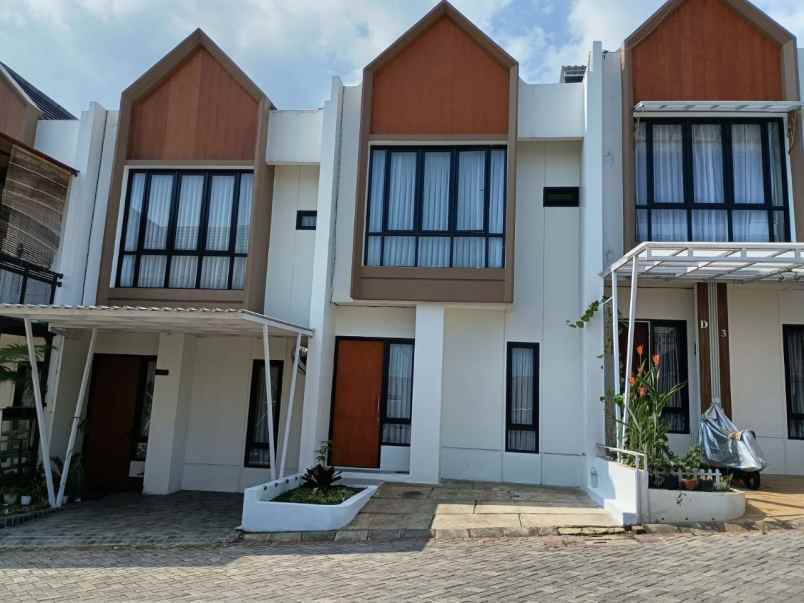 rumah 2 lantai nuansa villa di kodya bandung