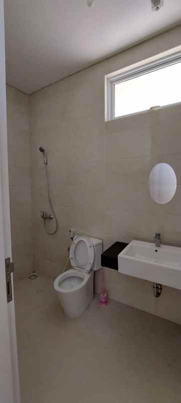 rumah 2 lantai puri galaxy minim 2 thn