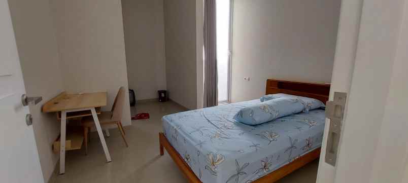 rumah 2 lantai puri galaxy minim 2 thn