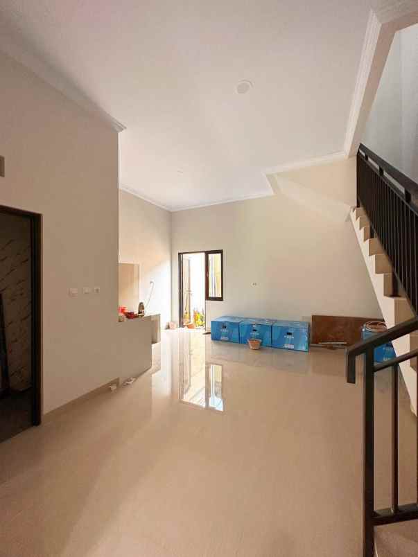 rumah 3 kamar tidur pasar rebo pekayon jakarta timur