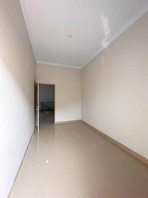 rumah 3 kamar tidur pasar rebo pekayon jakarta timur