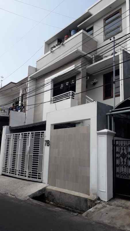 rumah 3 lantai palmerah jakarta barat