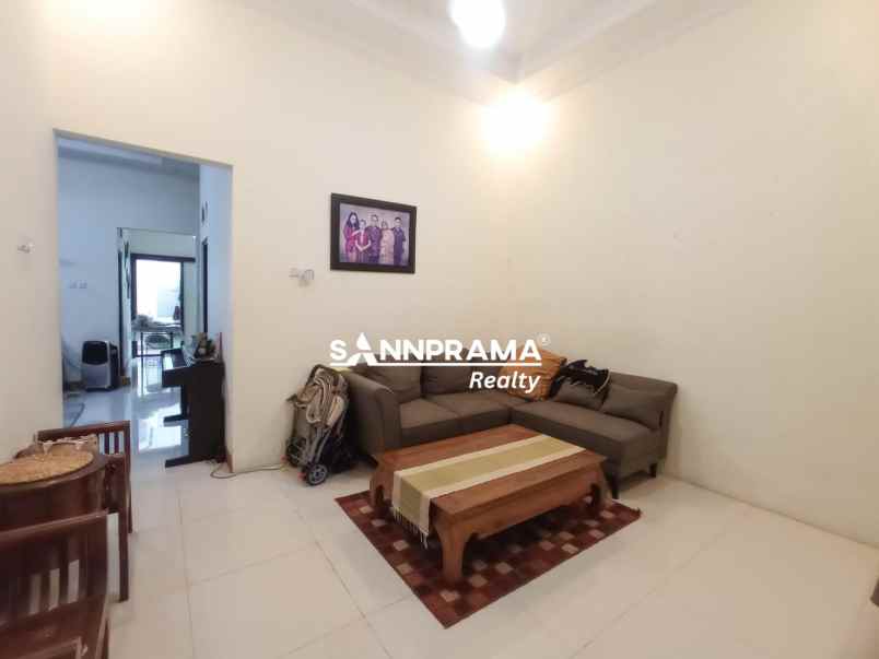 rumah apik terawat di puspitek tangerang selatan