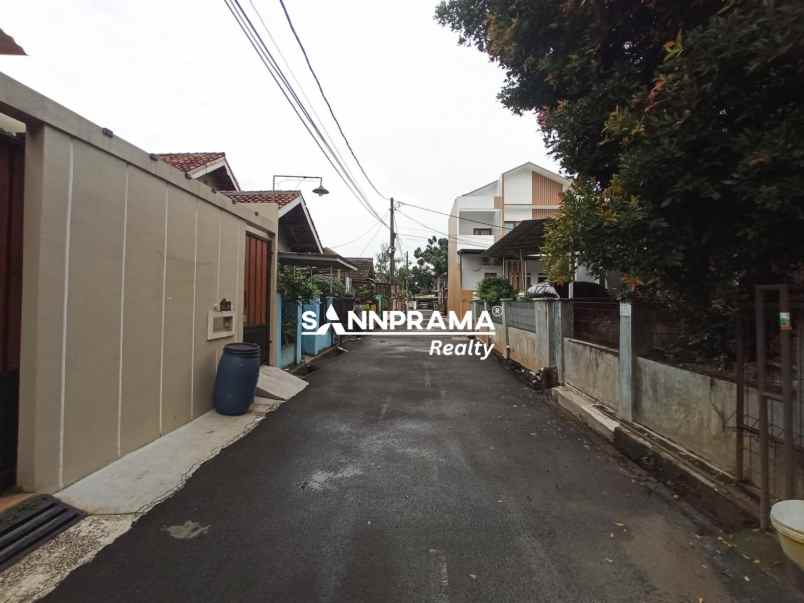 rumah apik terawat di puspitek tangerang selatan