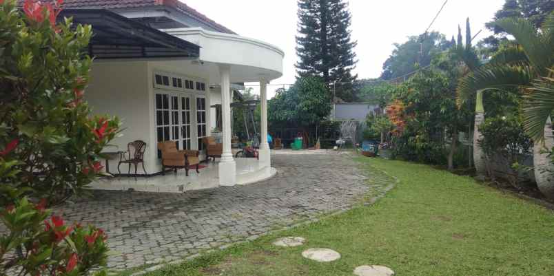 rumah bagus luas mewah view pegunungan di kota batu